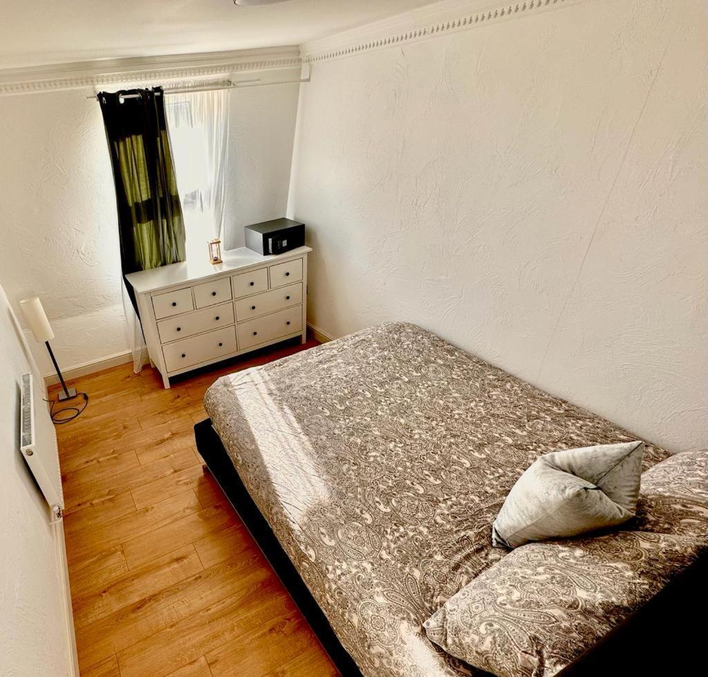 Flat 3 Stay In Aldgate Apartments London Exterior photo